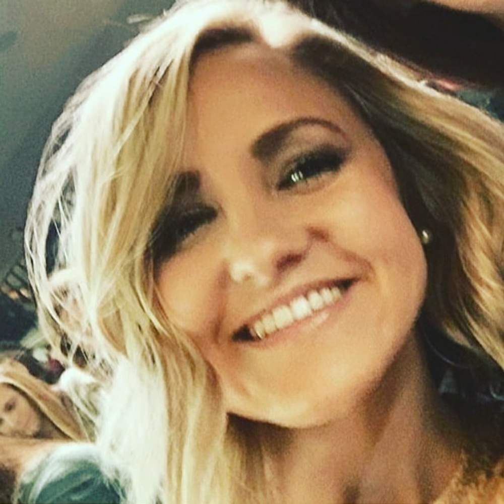 Meet your Posher, Lora